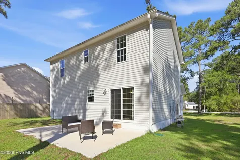 128 Van Riggs Road Hubert NC 28539