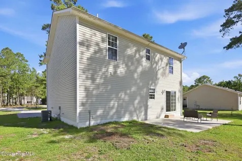 128 Van Riggs Road Hubert NC 28539