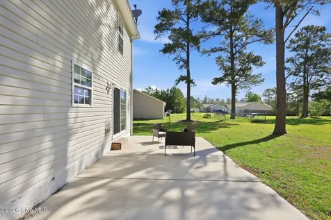 128 Van Riggs Road Hubert NC 28539