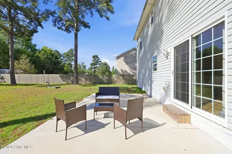 128 Van Riggs Road Hubert NC 28539