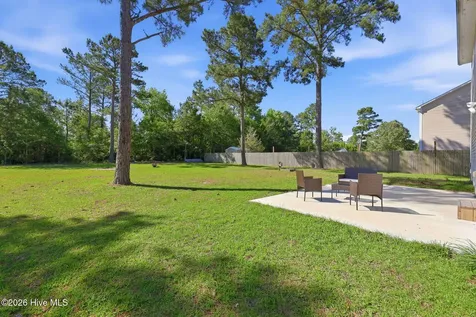 128 Van Riggs Road Hubert NC 28539