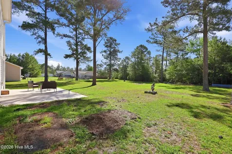 128 Van Riggs Road Hubert NC 28539