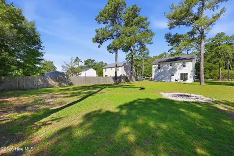 128 Van Riggs Road Hubert NC 28539