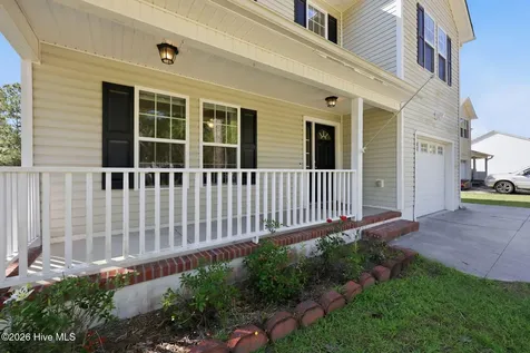128 Van Riggs Road Hubert NC 28539
