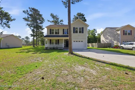 128 Van Riggs Road Hubert NC 28539