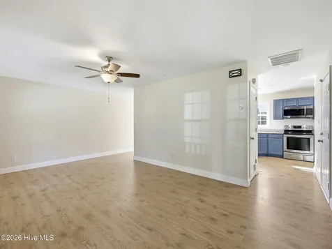128 Van Riggs Road Hubert NC 28539