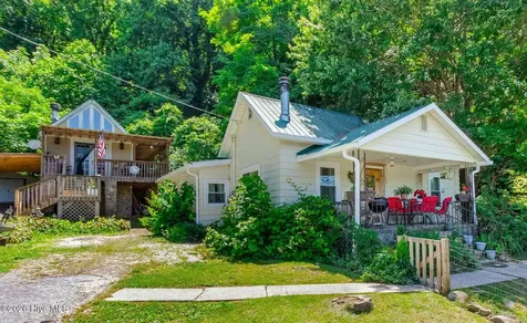 390 Aquone Road Andrews NC 28901