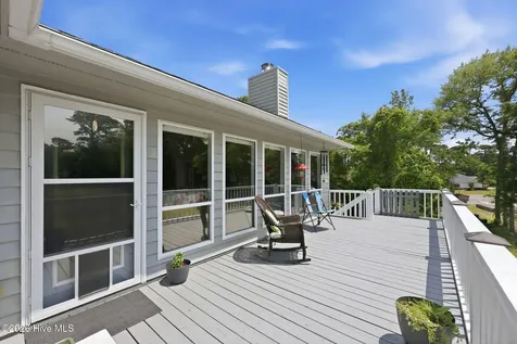 806 Lord Granville Drive Morehead City NC 28557