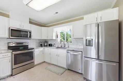 806 Lord Granville Drive Morehead City NC 28557