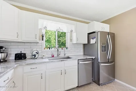 806 Lord Granville Drive Morehead City NC 28557
