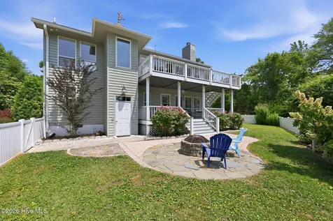 806 Lord Granville Drive Morehead City NC 28557