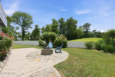 806 Lord Granville Drive Morehead City NC 28557