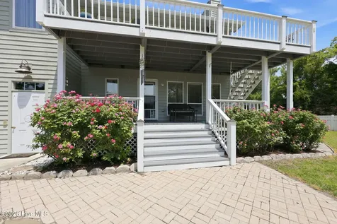 806 Lord Granville Drive Morehead City NC 28557