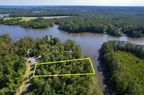 110 Queen Annes Court Oriental NC 28571