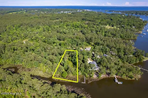 110 Queen Annes Court Oriental NC 28571