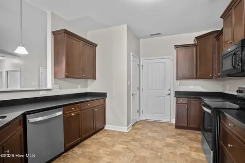 514 Aberdineshire Court Hubert NC 28539