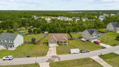 514 Aberdineshire Court Hubert NC 28539