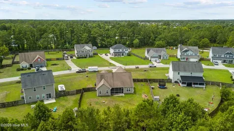 514 Aberdineshire Court Hubert NC 28539