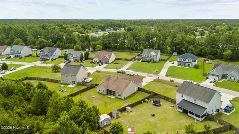 514 Aberdineshire Court Hubert NC 28539