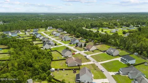 514 Aberdineshire Court Hubert NC 28539