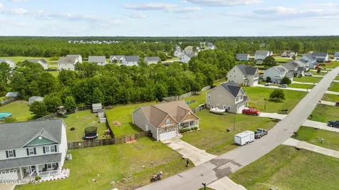 514 Aberdineshire Court Hubert NC 28539