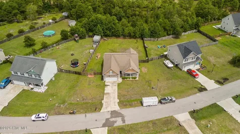 514 Aberdineshire Court Hubert NC 28539