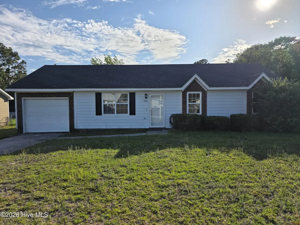 206 S Ginger Drive Hubert NC 28539