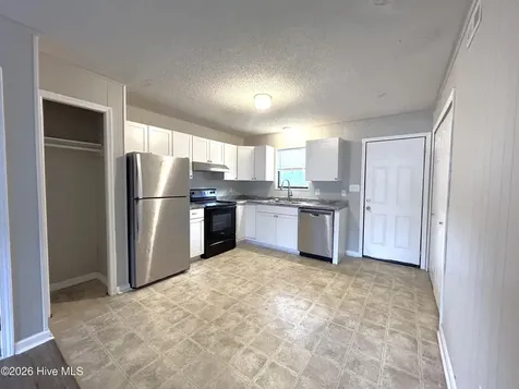 102 Ravenwood Drive Jacksonville NC 28546