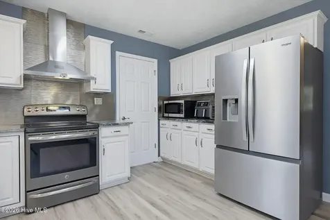 303 E Regent Court Jacksonville NC 28546