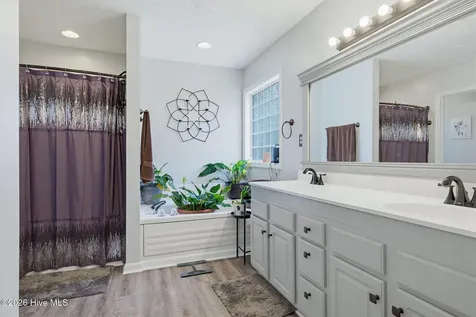 303 E Regent Court Jacksonville NC 28546