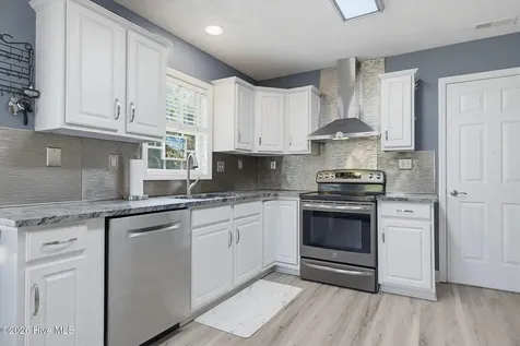 303 E Regent Court Jacksonville NC 28546