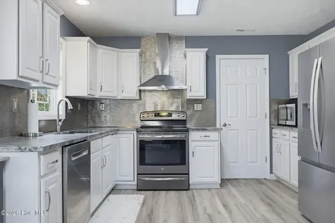 303 E Regent Court Jacksonville NC 28546