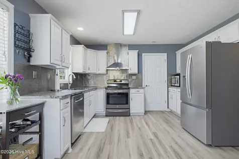 303 E Regent Court Jacksonville NC 28546
