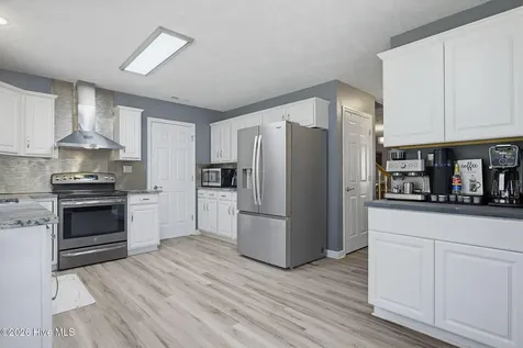 303 E Regent Court Jacksonville NC 28546