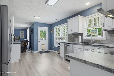 303 E Regent Court Jacksonville NC 28546
