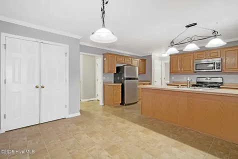 102 Huntington Court Jacksonville NC 28540
