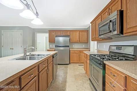 102 Huntington Court Jacksonville NC 28540