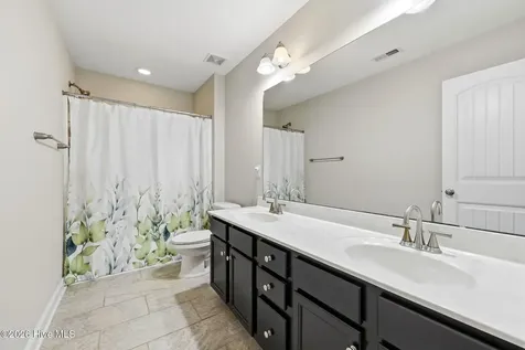 106 Gillcrest Lane Hubert NC 28539