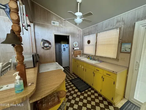 102 Lawrence Street Emerald Isle NC 28594