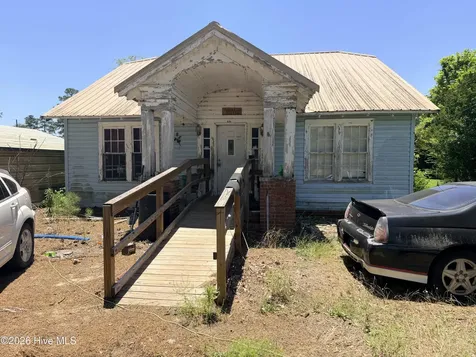 221 E Elm Street Bladenboro NC 28320