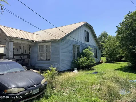 221 E Elm Street Bladenboro NC 28320