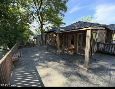 2704 Waccamaw Shores Road Lake Waccamaw NC 28450