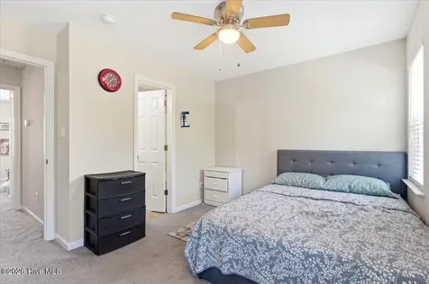 8006 Banister Loop Jacksonville NC 28546