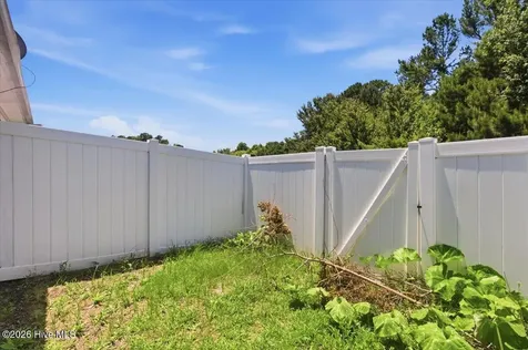 8006 Banister Loop Jacksonville NC 28546
