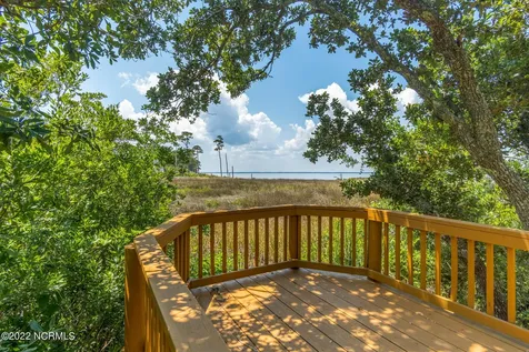 301 Sandy Point Drive Beaufort NC 28516