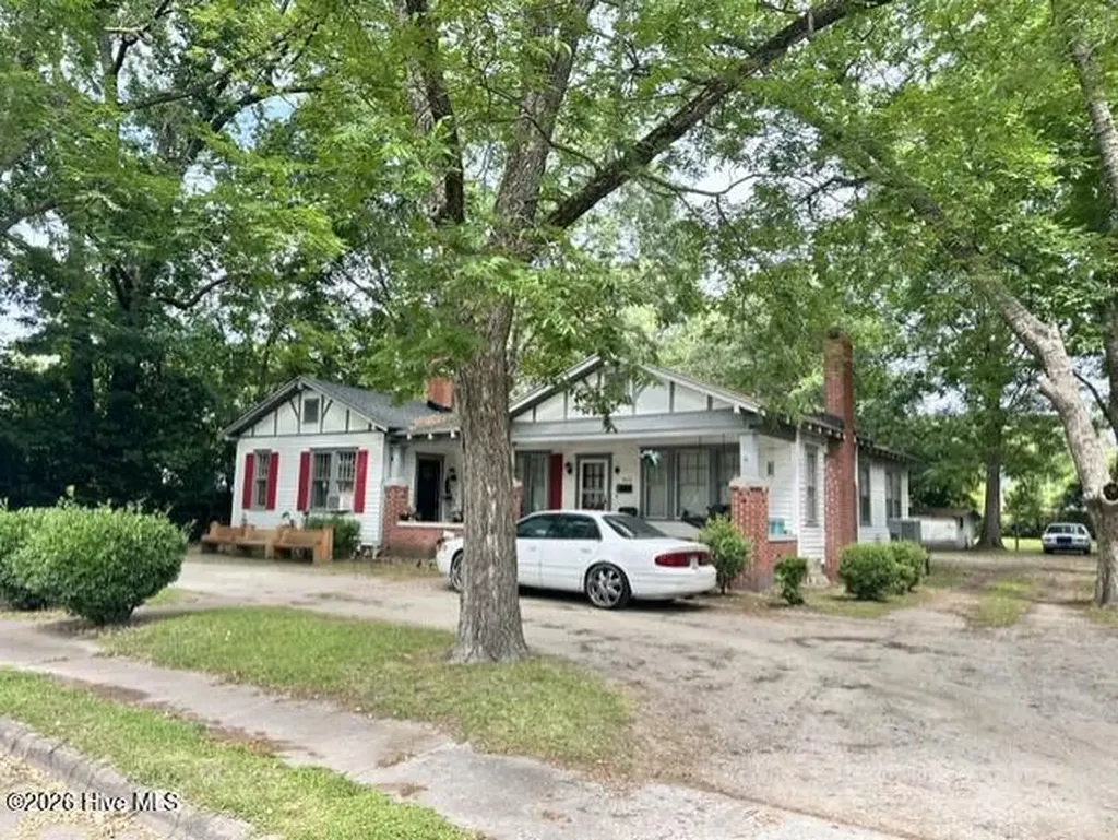 409-411 N Charlotte Street Washington NC 27889
