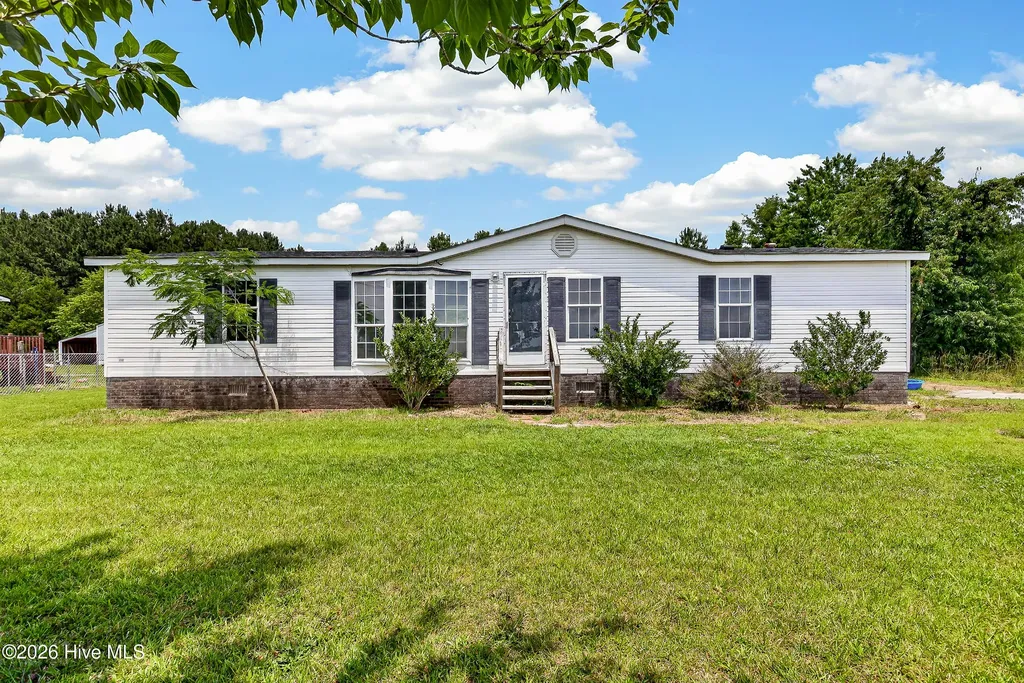 2676 White Oak River Road Maysville NC 28555