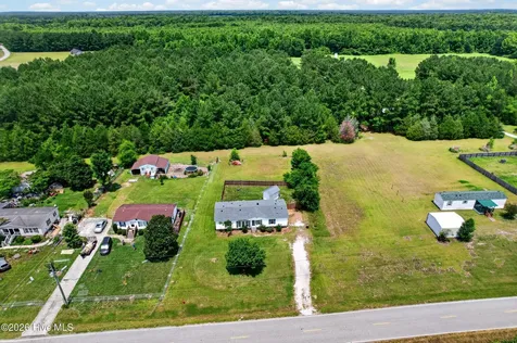 2676 White Oak River Road Maysville NC 28555