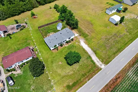 2676 White Oak River Road Maysville NC 28555