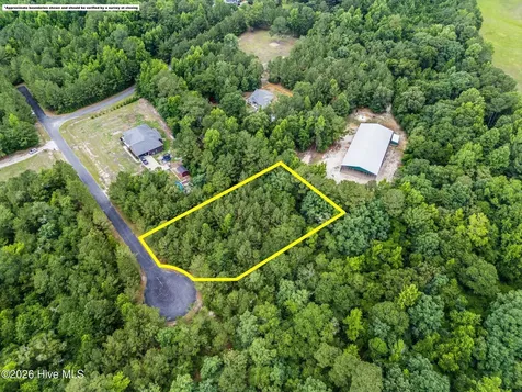 129 Dodge Lane Wallace NC 28466